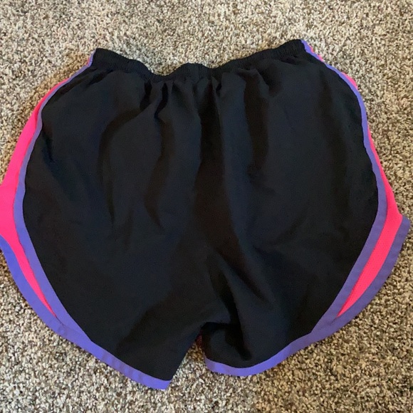 Nike running shorts - Picture 2 of 3